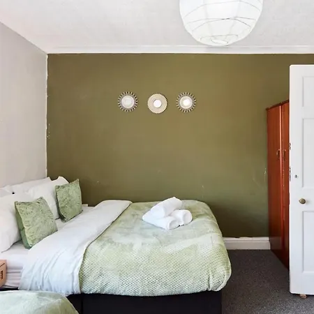 Grace Near Leeds (West Yorkshire)