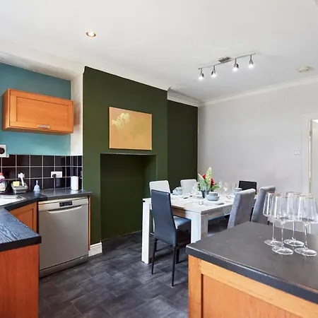 Grace Near Leeds (West Yorkshire)